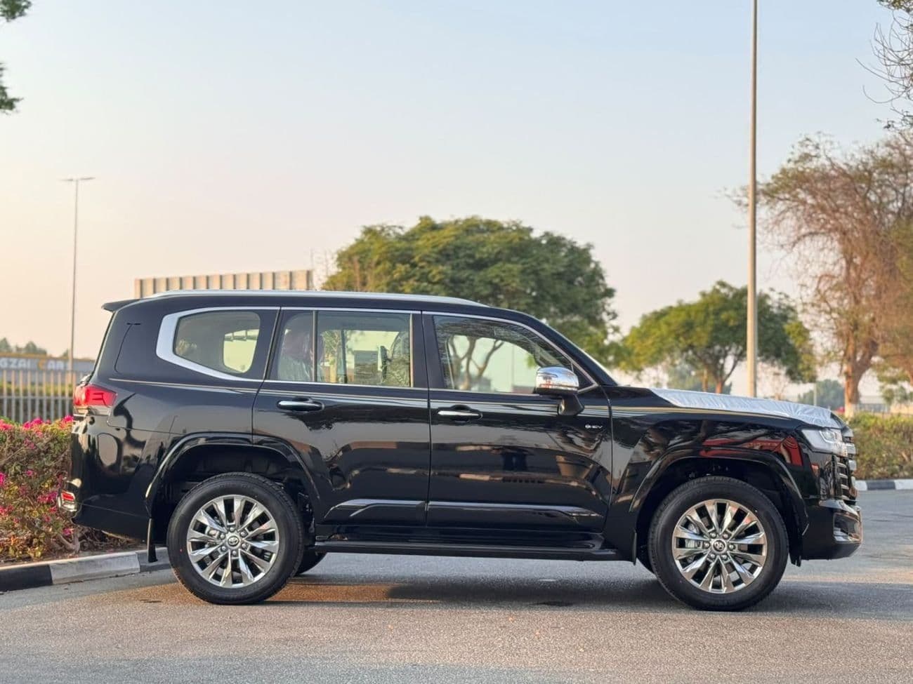 2026 Toyota Land Cruiser VXR thumbnail 4