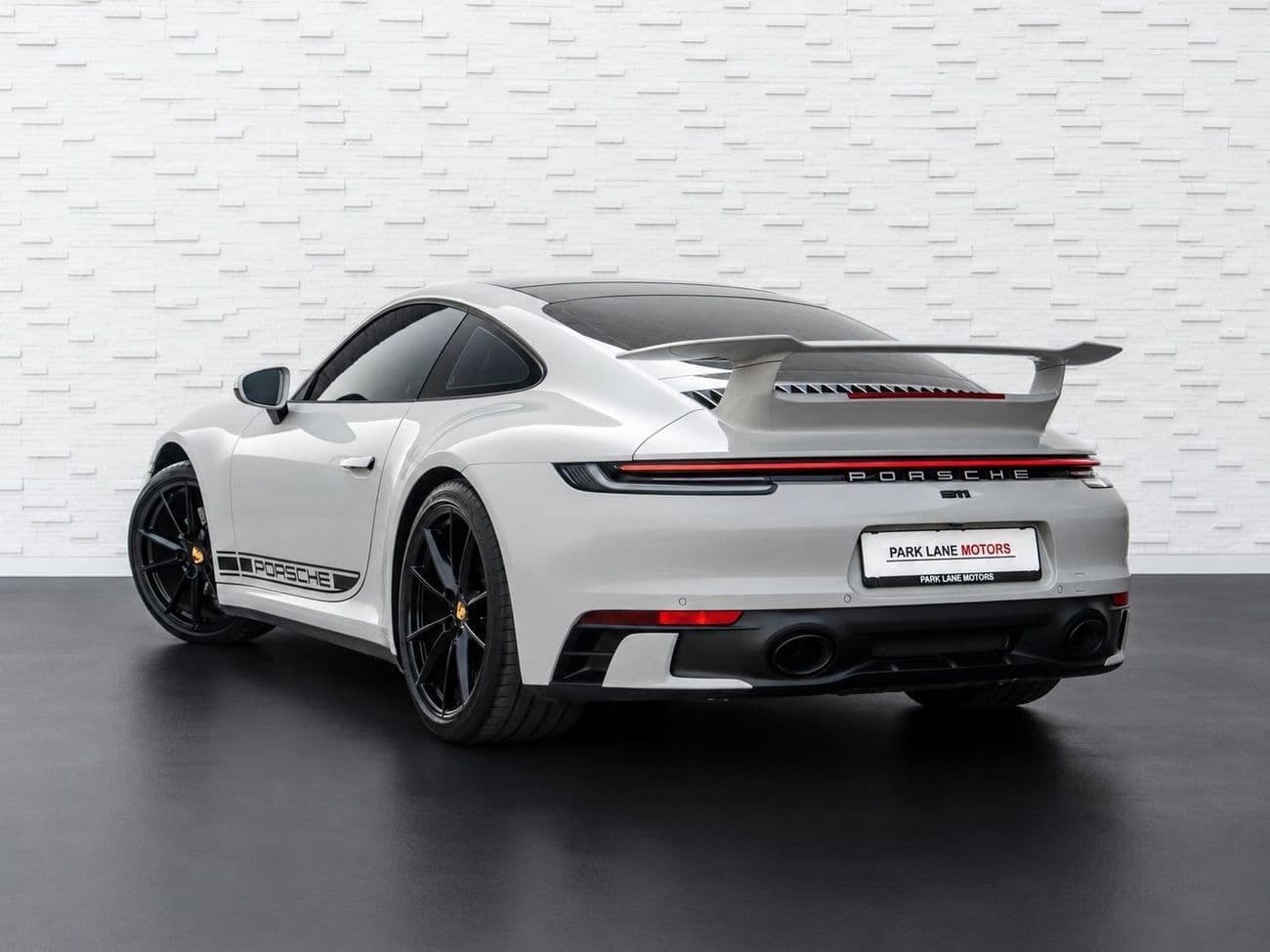 2024 Porsche 911 CARRERA thumbnail 3