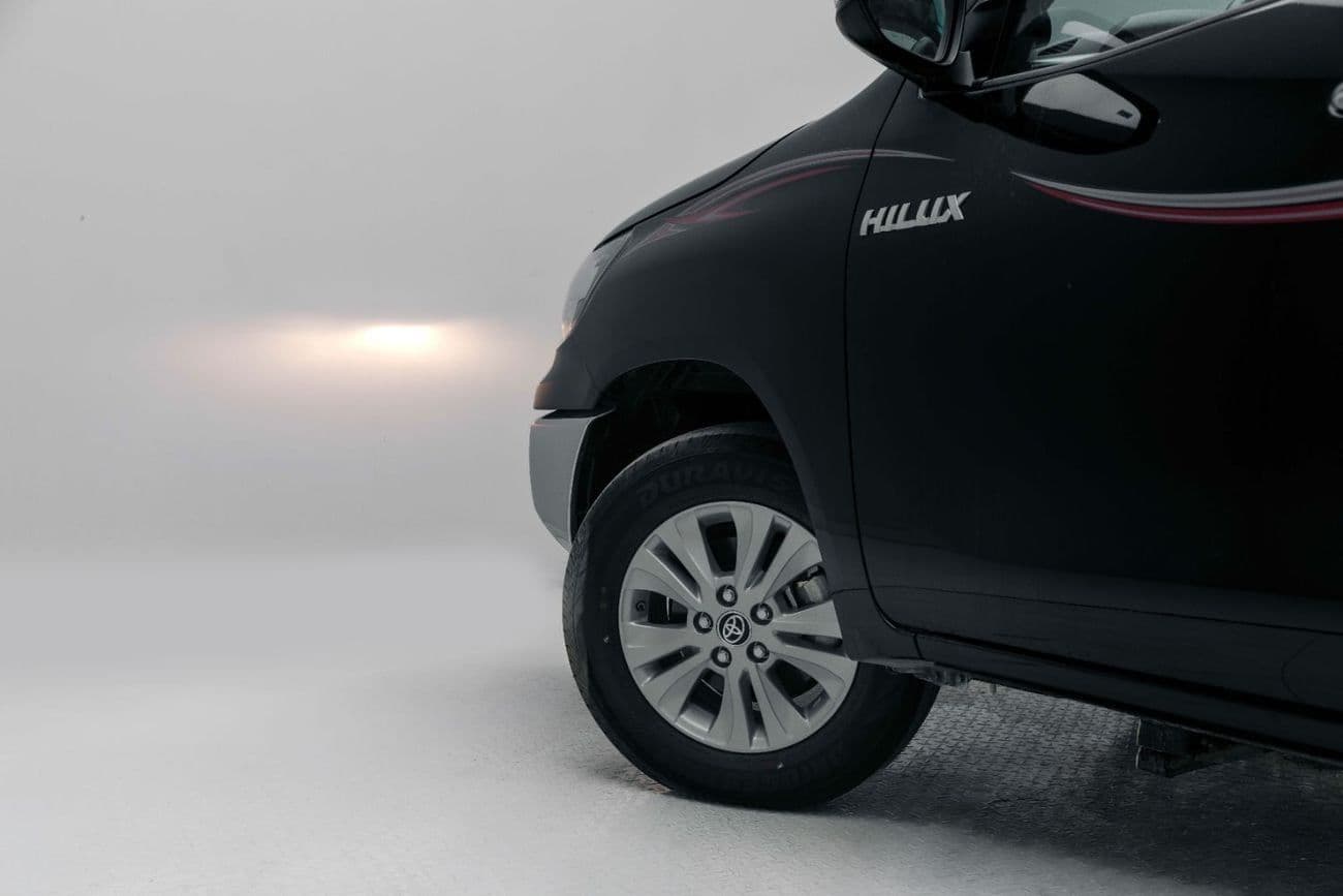 2026 Toyota Hilux SR5 thumbnail 7