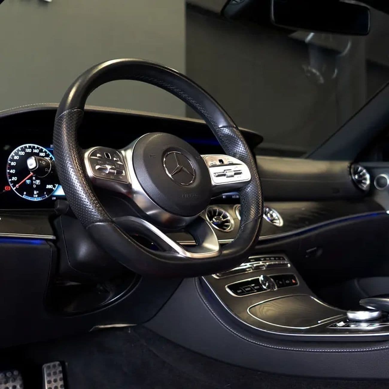 2020 Mercedes Benz E200 thumbnail 7