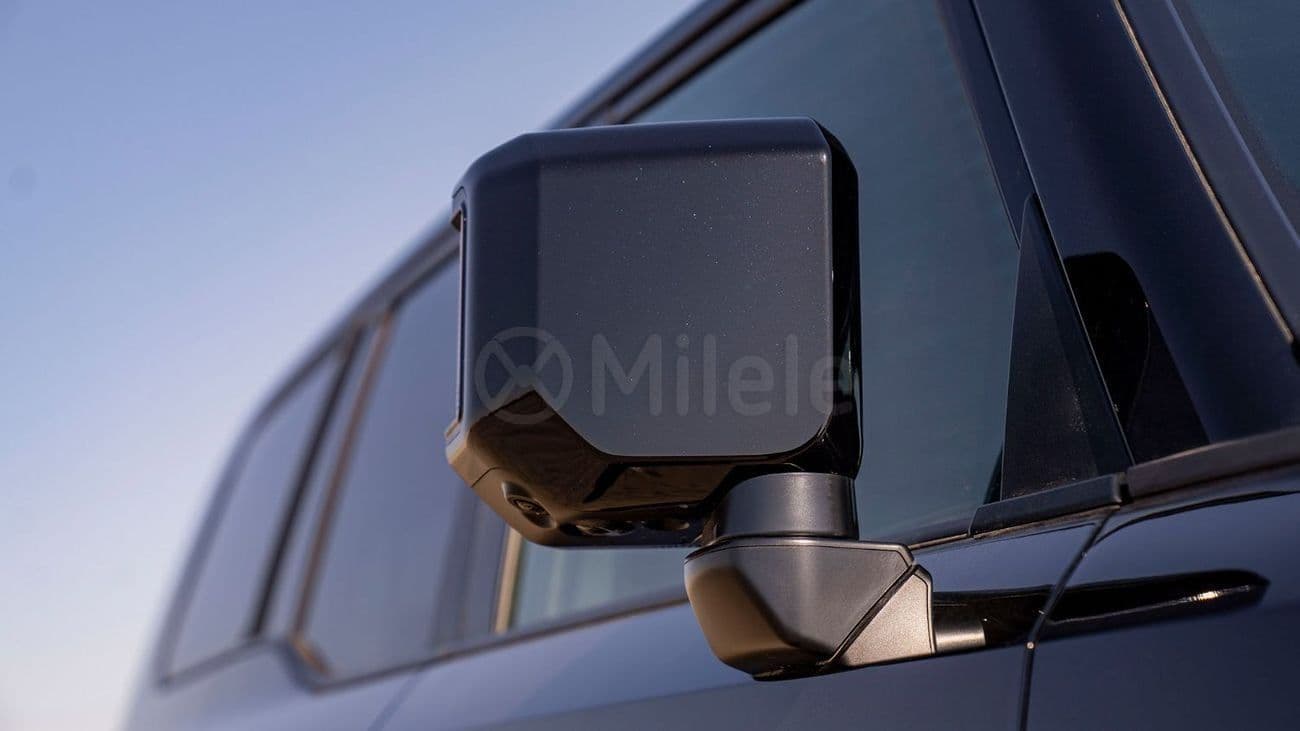 2025 Toyota Prado thumbnail 4