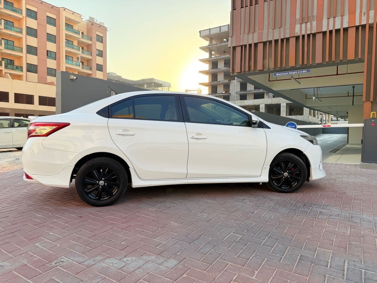 2016 Toyota Yaris SPORT thumbnail 4