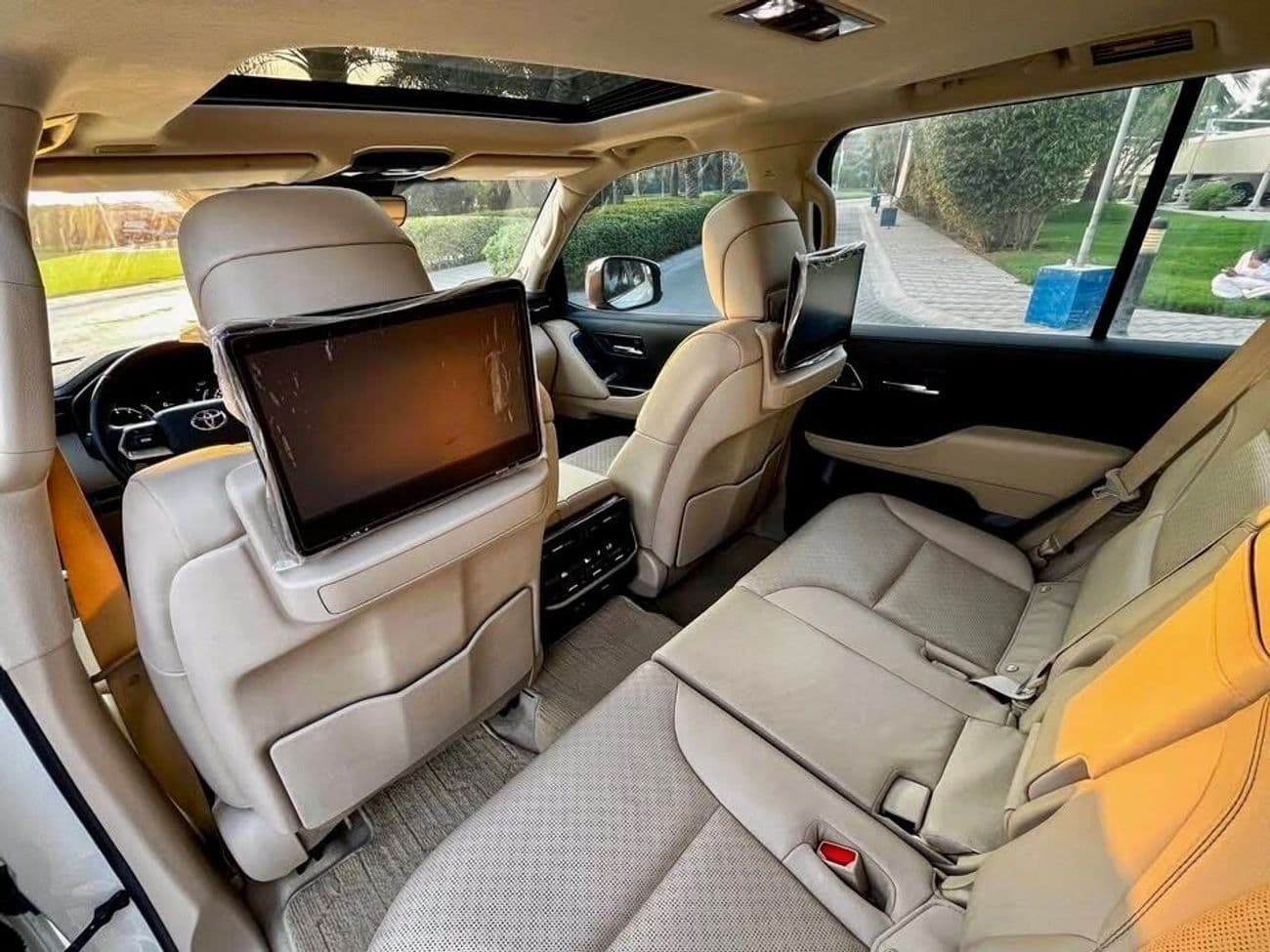 2022 Toyota Land Cruiser VXR thumbnail 7