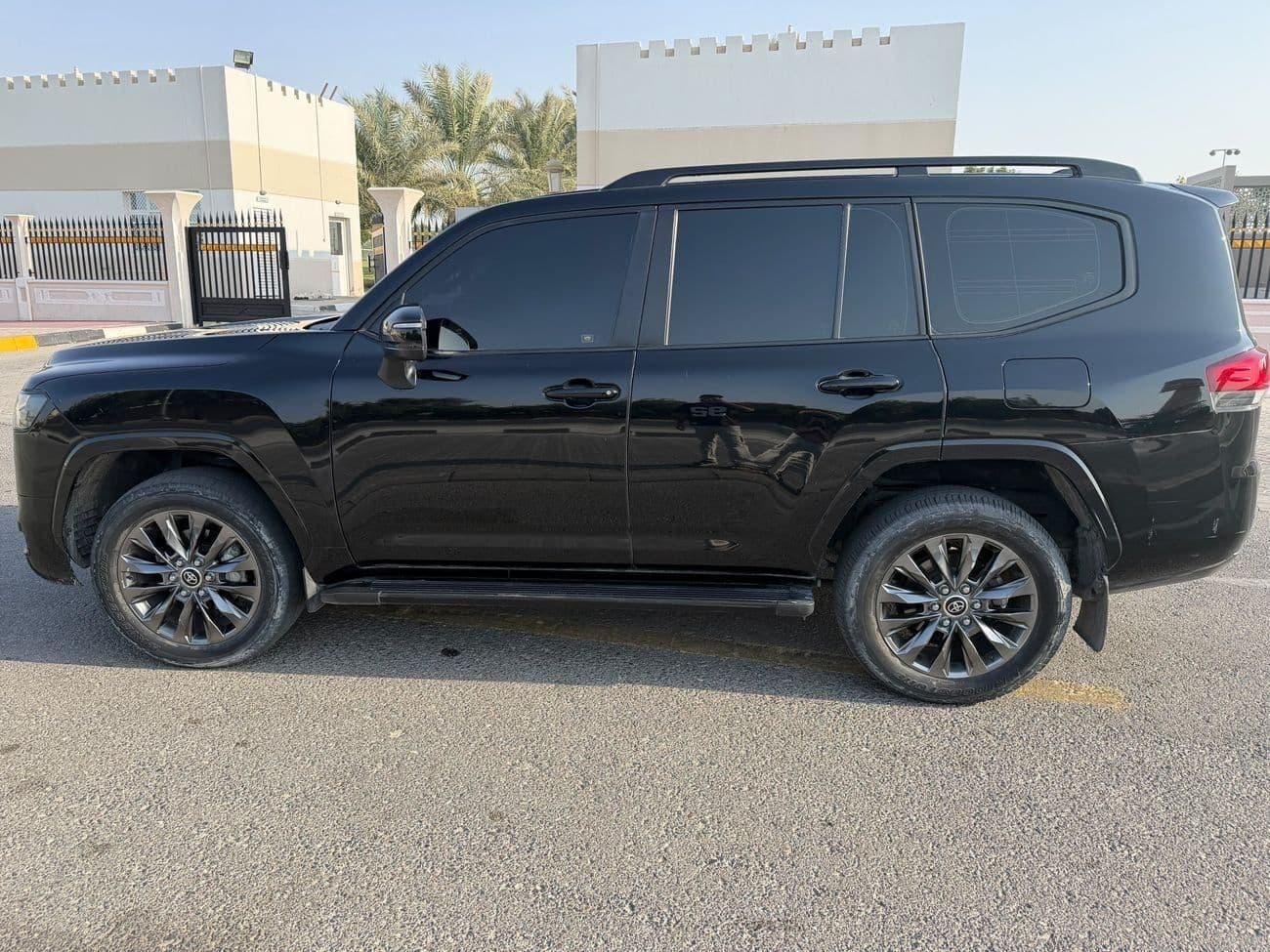 2024 Toyota Land Cruiser GXR thumbnail 5