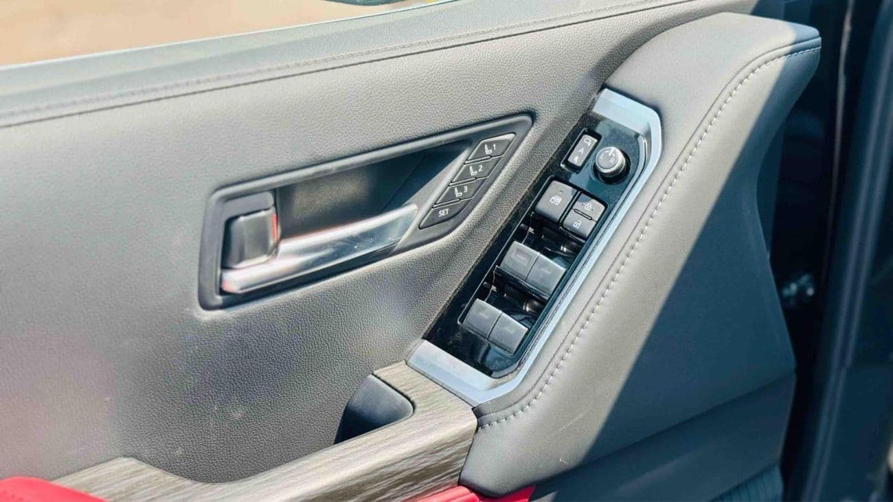 2026 Toyota Land Cruiser VXR thumbnail 8