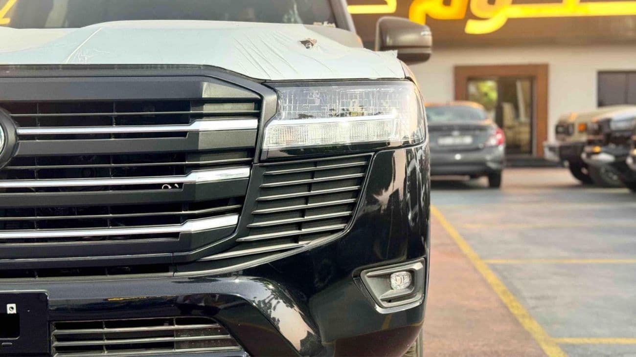 2025 Toyota Land Cruiser GXR thumbnail 6