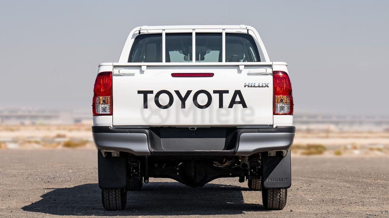 2025 Toyota Hilux thumbnail 7