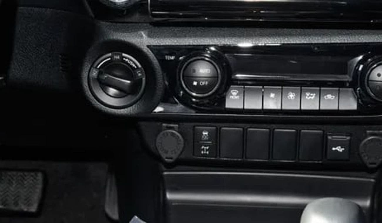 2025 Toyota Hilux ADVENTURE thumbnail 8