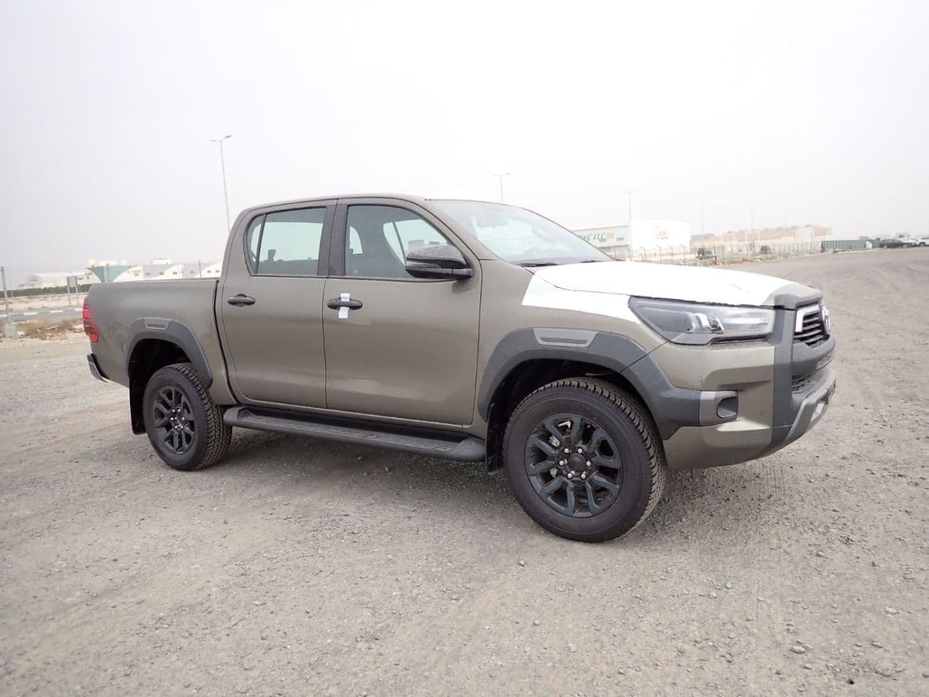 2024 Toyota Hilux ADVENTURE thumbnail 3