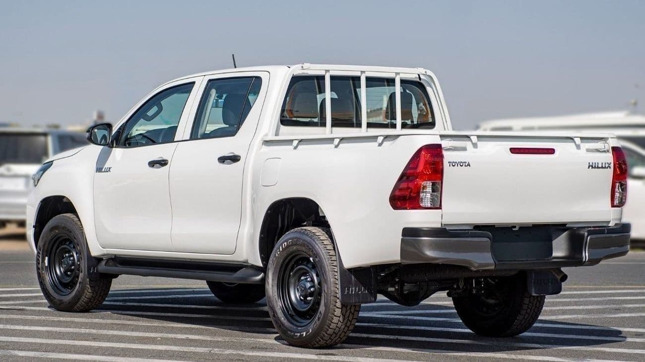 2025 Toyota Hilux GL thumbnail 4