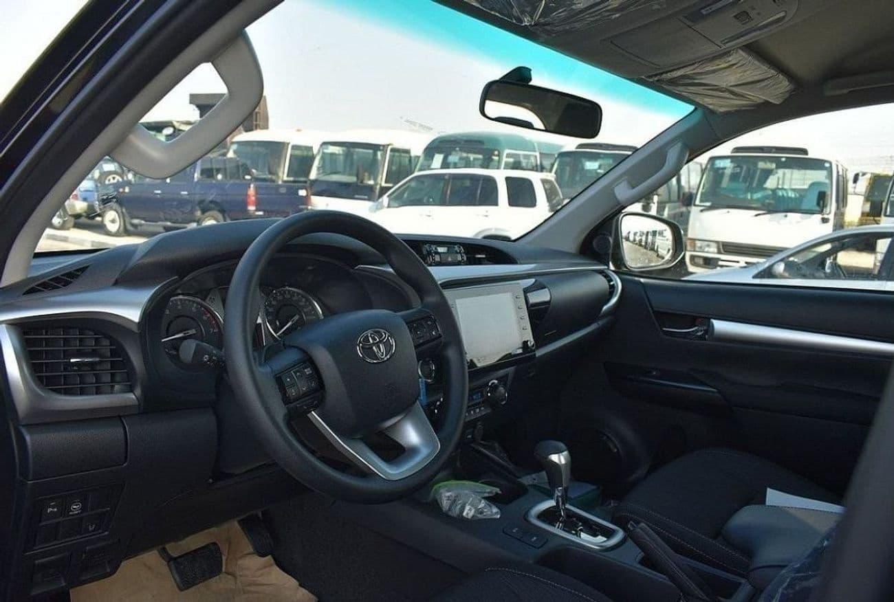 2025 Toyota Hilux SGLX thumbnail 6