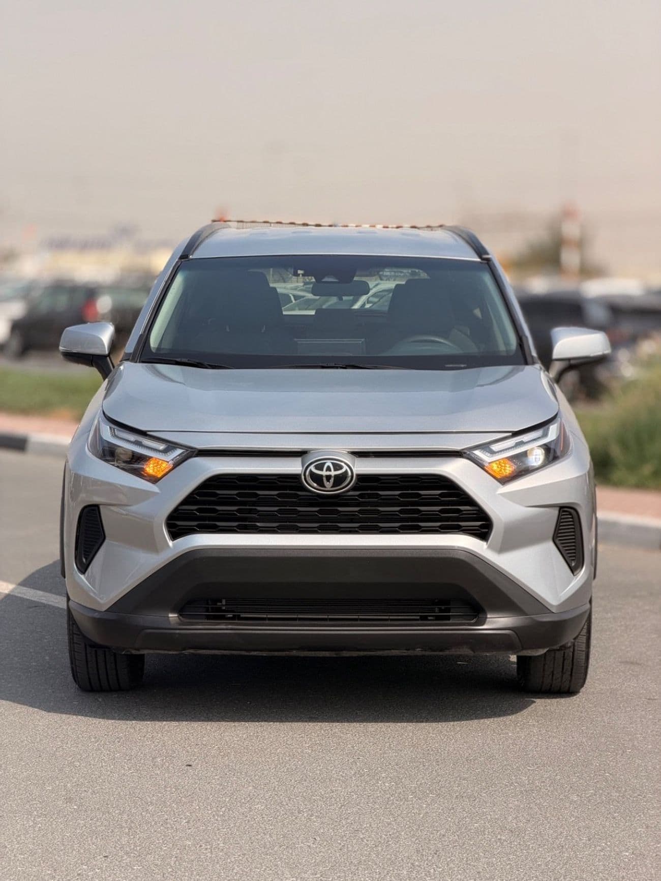 2025 Toyota RAV4 XLE thumbnail 2