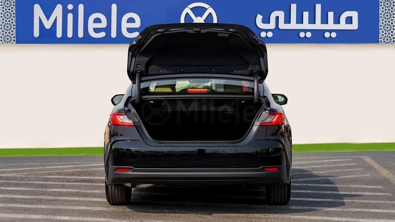 2025 Toyota Camry LE thumbnail 8
