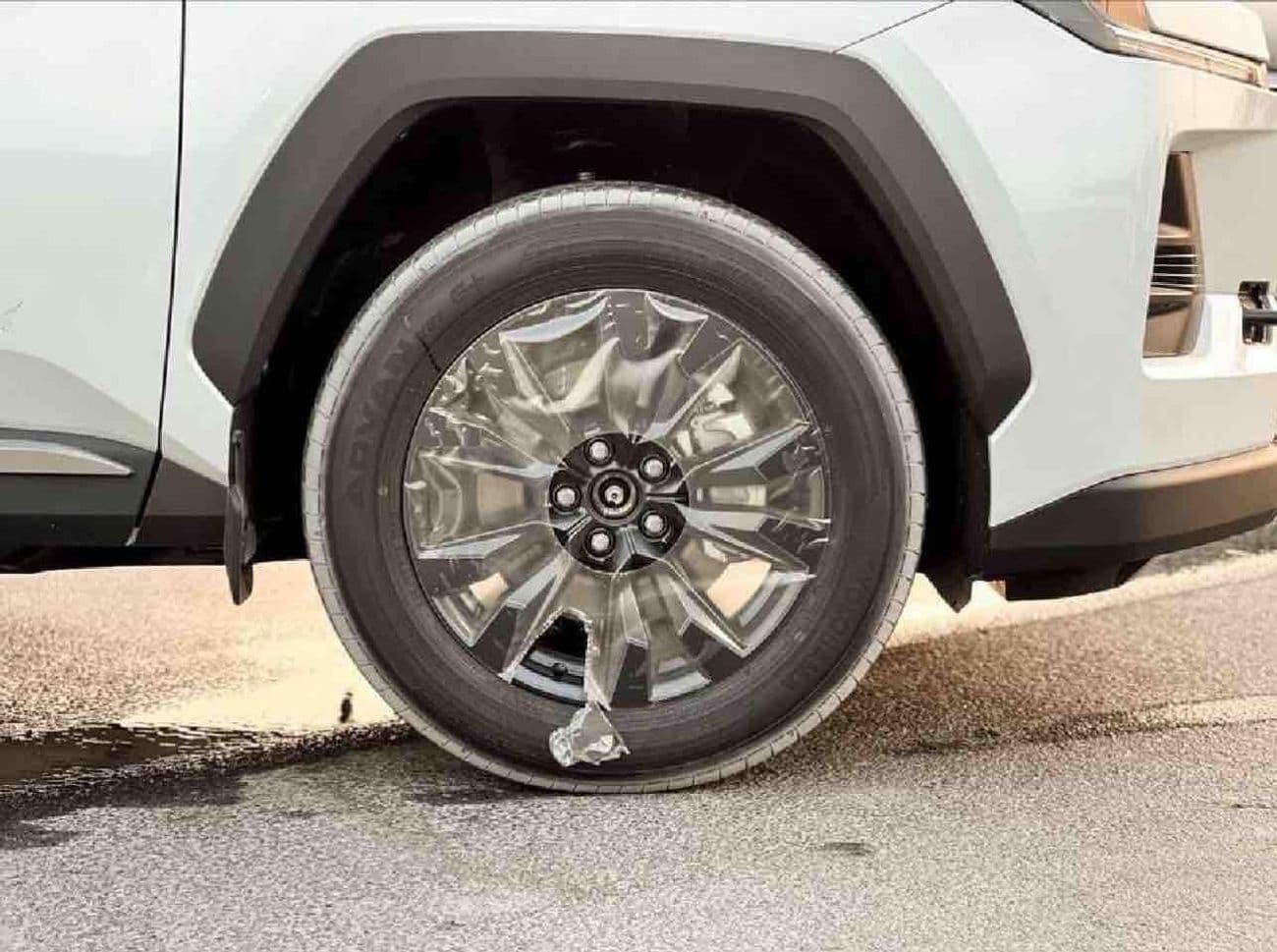 2026 Toyota RAV4 XLE HEV thumbnail 5