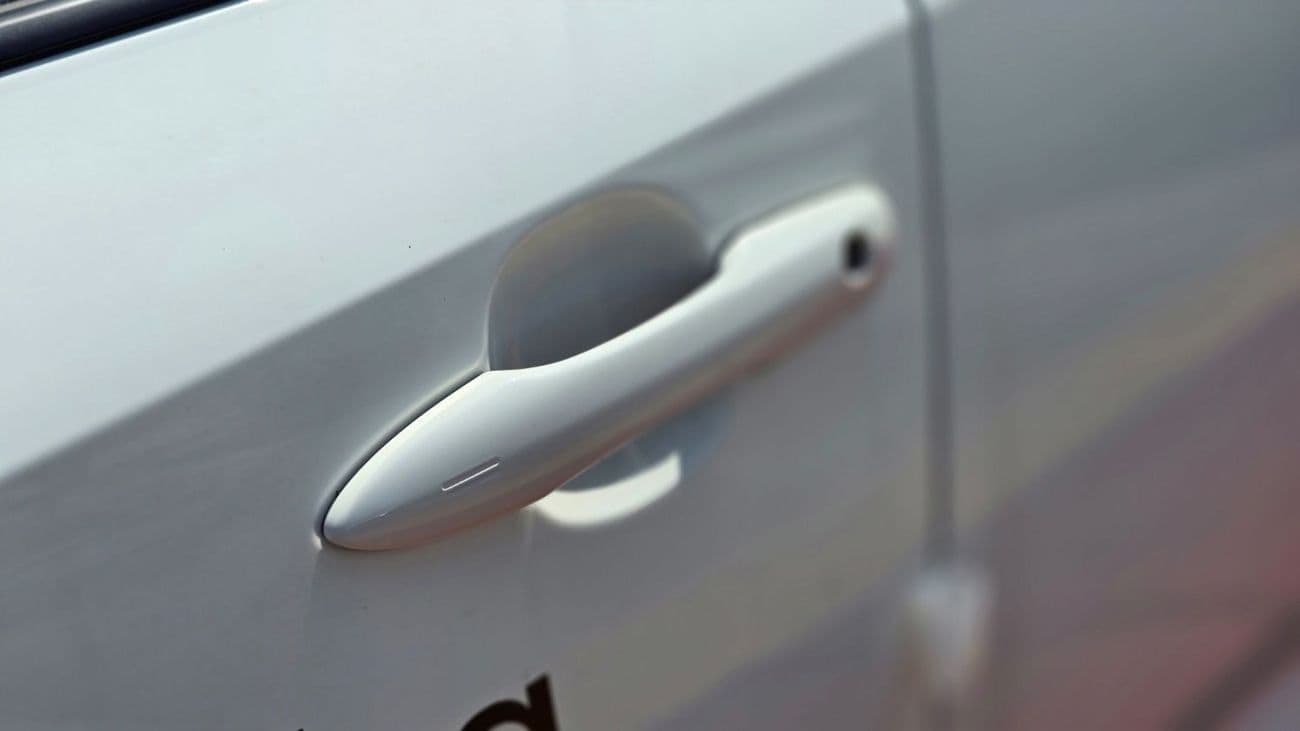 2026 Toyota Corolla XLI HEV thumbnail 8
