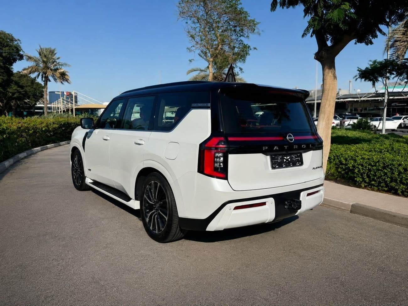 2026 Nissan Patrol LE PLATINUM CITY thumbnail 3