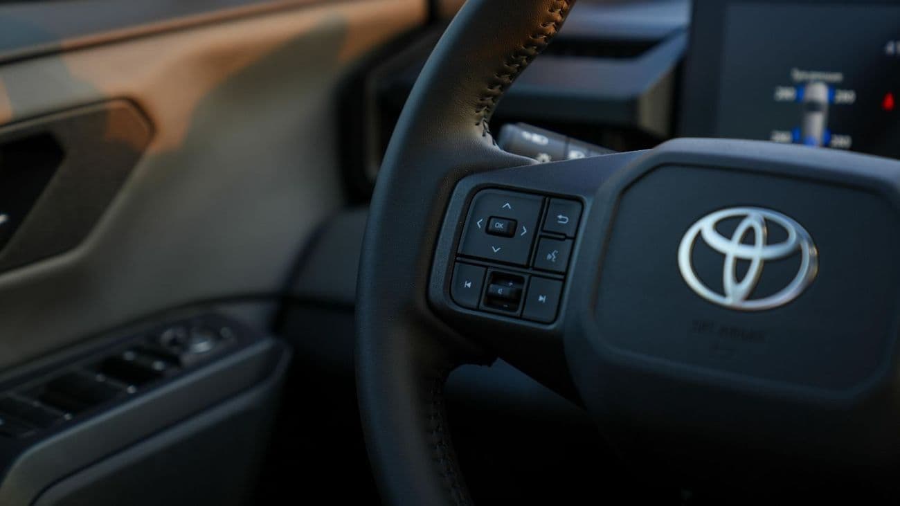 2026 Toyota RAV4 ADVENTURE thumbnail 4