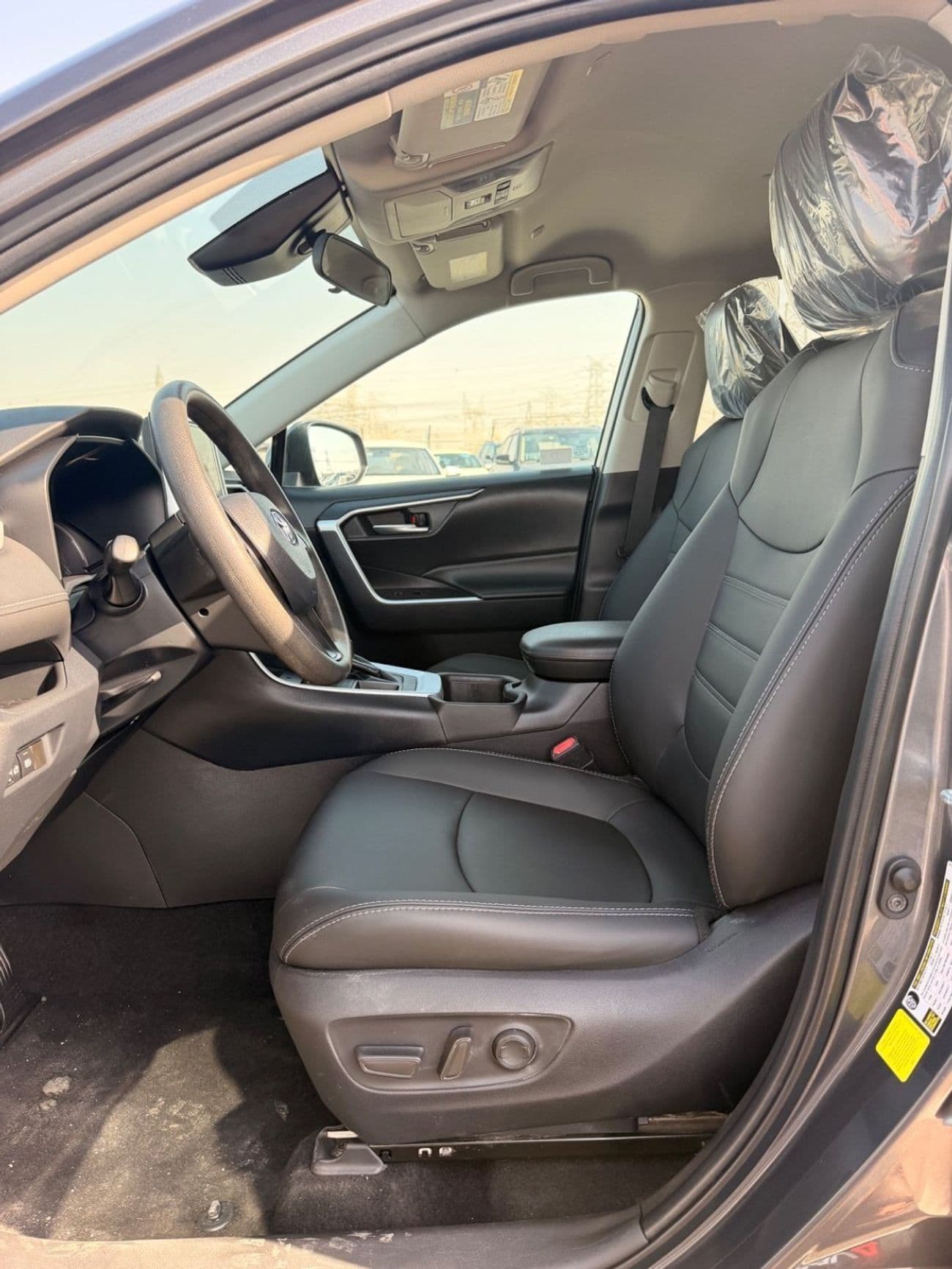 2023 Toyota RAV4 XLE thumbnail 8