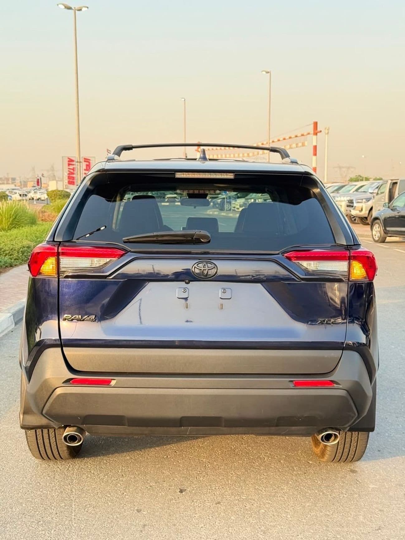 2025 Toyota RAV4 XLE thumbnail 3