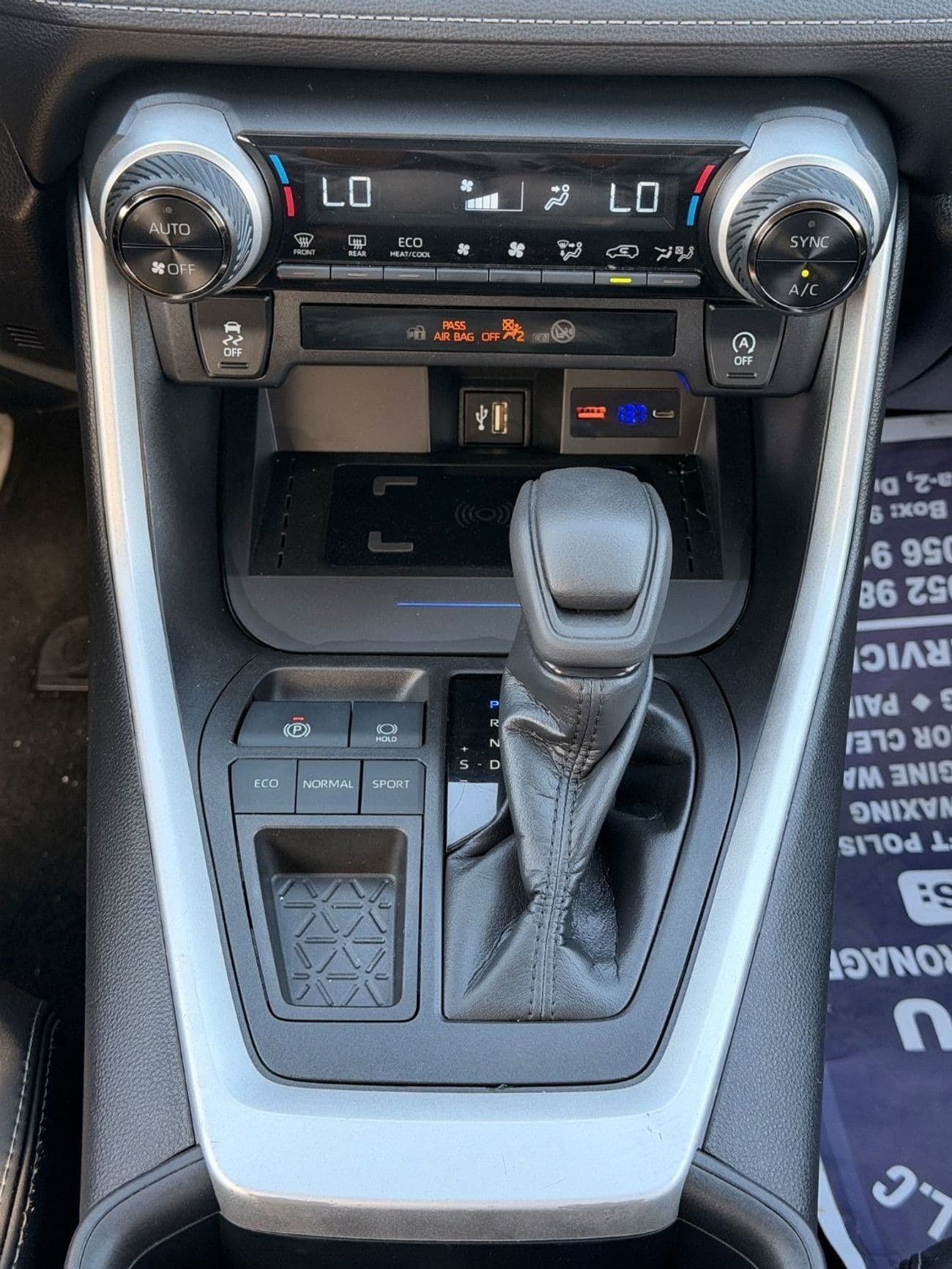 2023 Toyota RAV4 XLE thumbnail 7