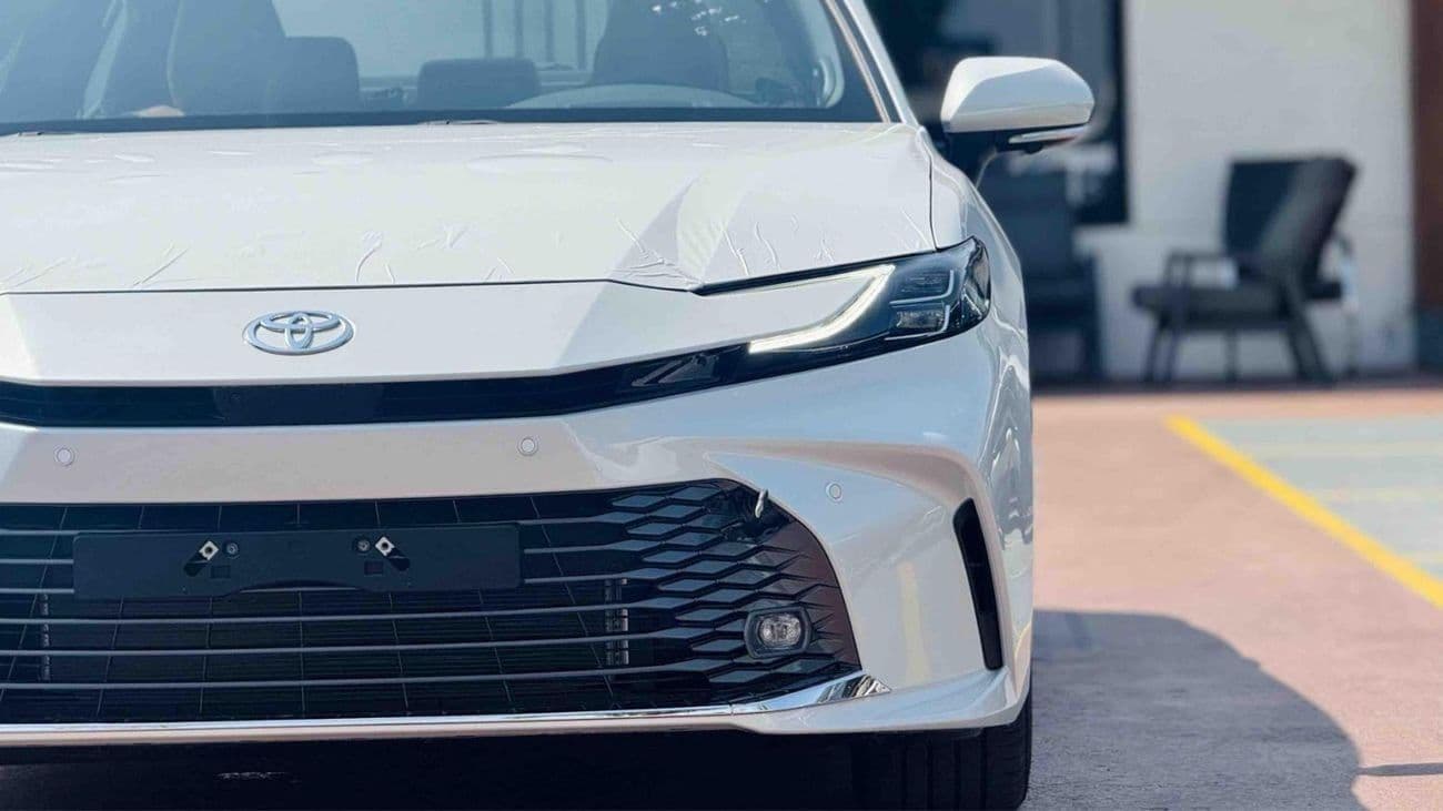 2026 Toyota Camry LIMITED HEV thumbnail 7
