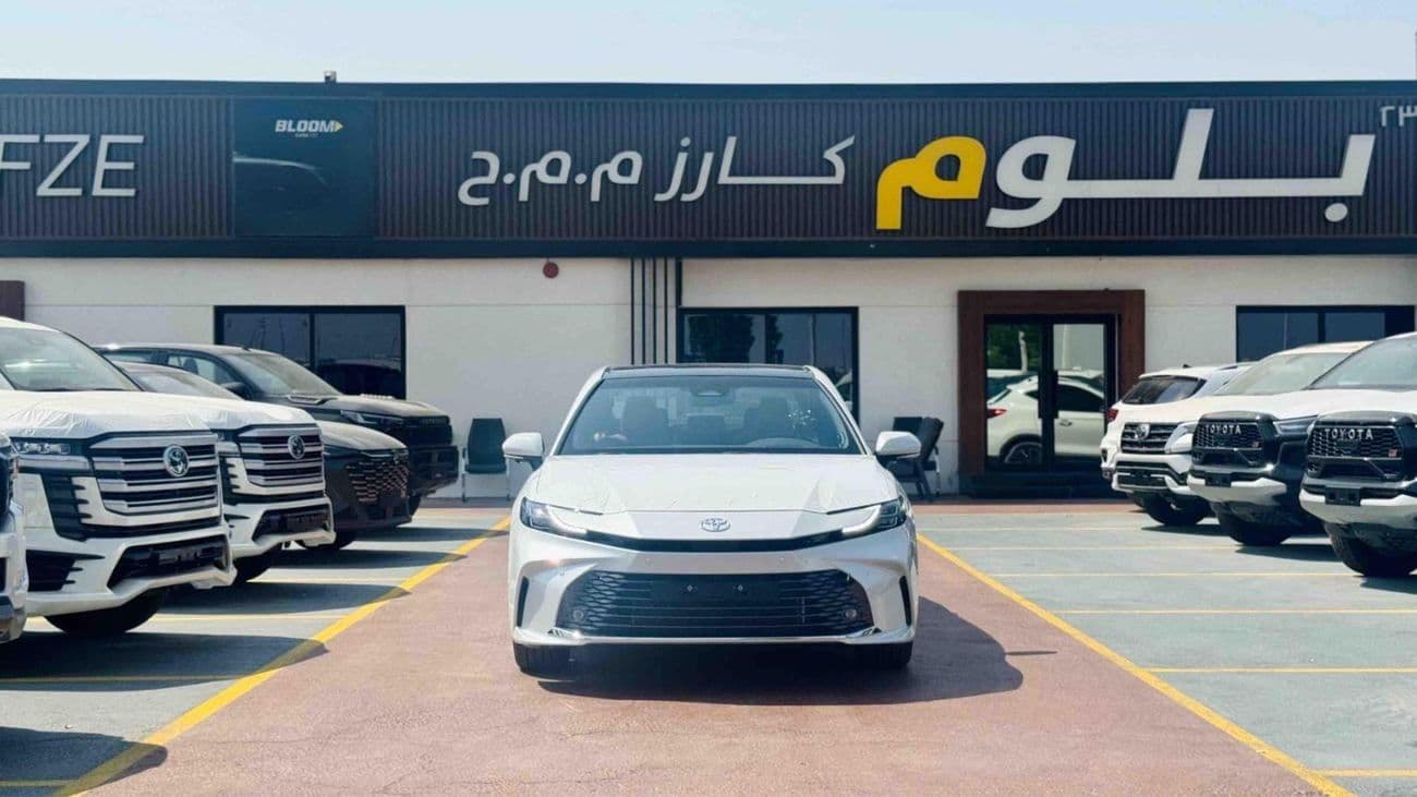 2026 Toyota Camry LIMITED HEV thumbnail 2