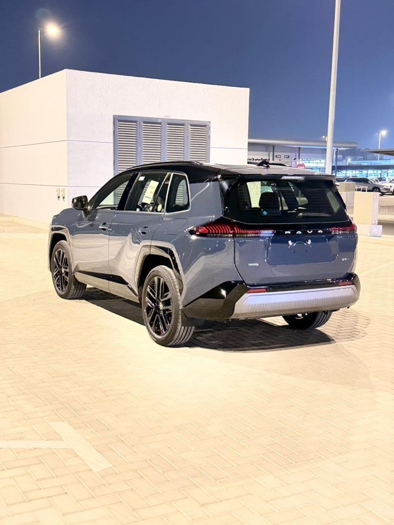 2026 Toyota RAV4 VXR HEV thumbnail 4