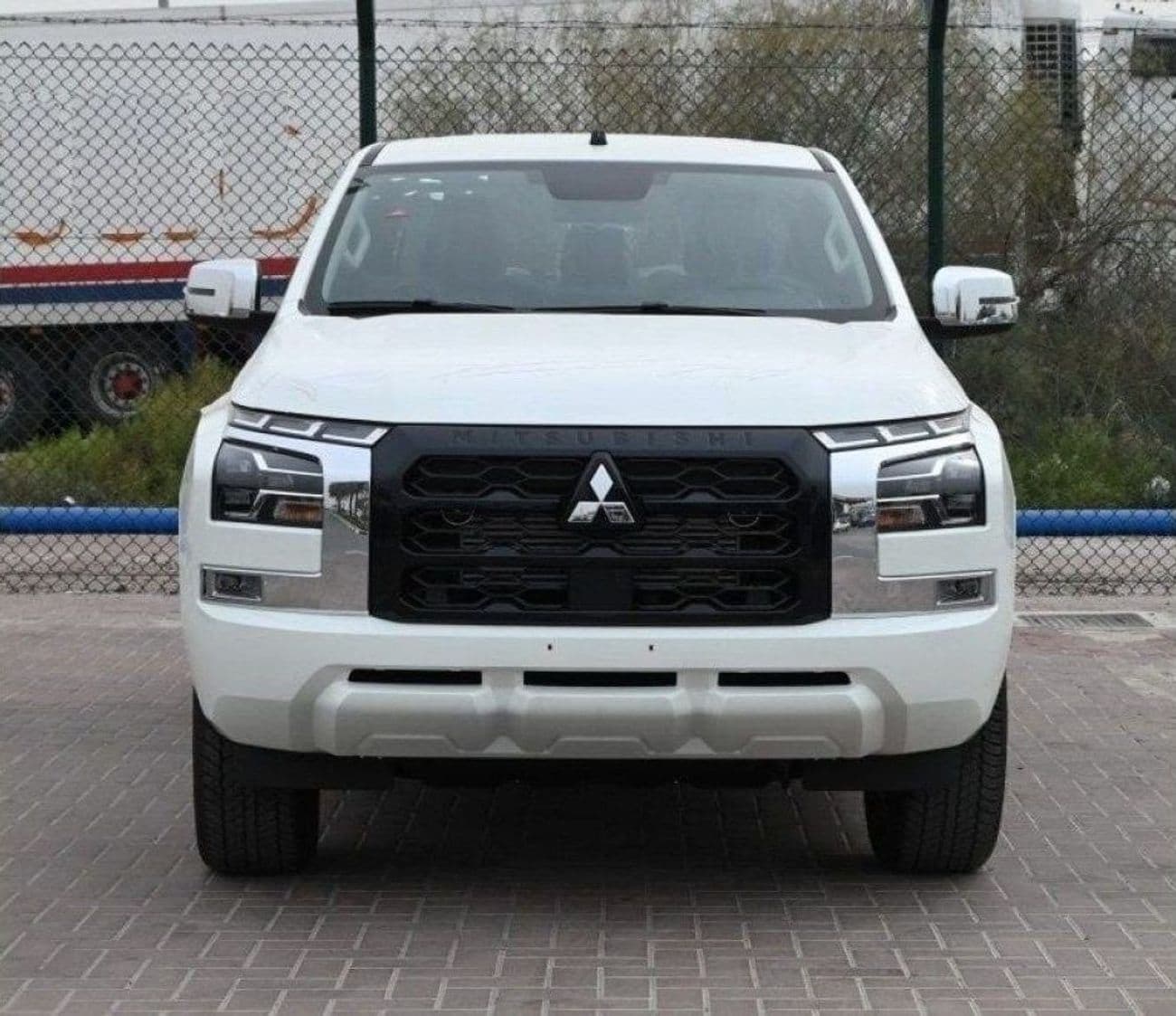 2025 Mitsubishi L200 GLS thumbnail 2