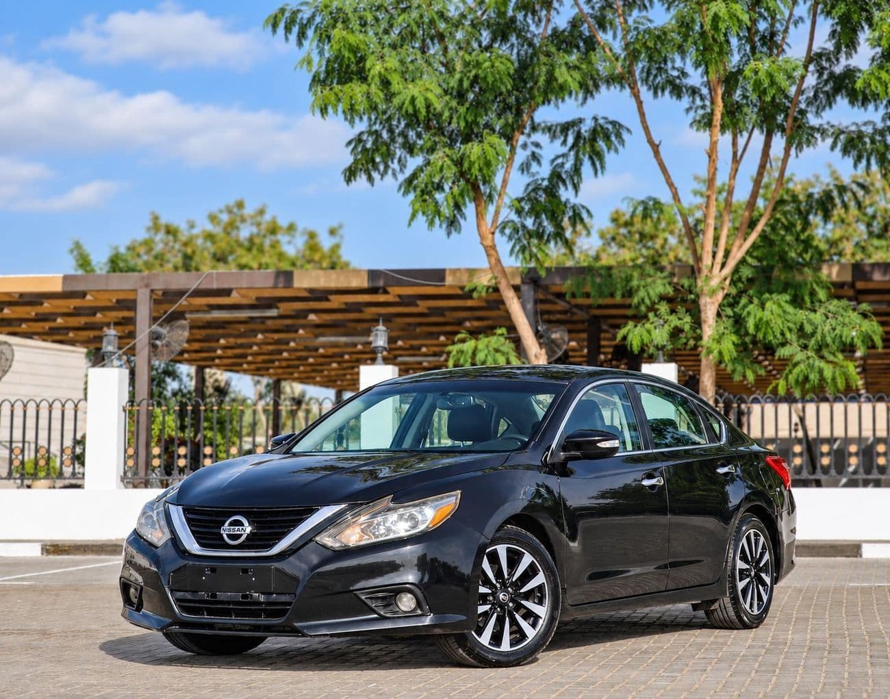 2018 Nissan Altima SV thumbnail 2