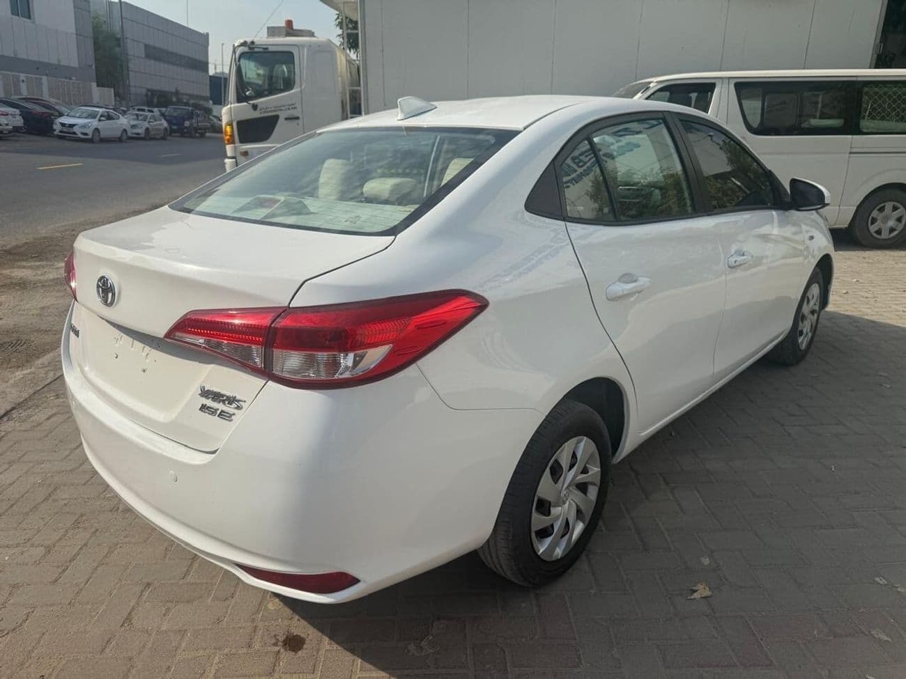 2019 Toyota Yaris SE thumbnail 3