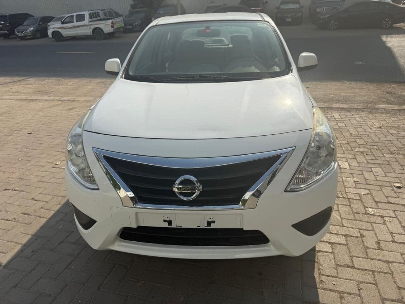 2022 Nissan Sunny SL thumbnail 2