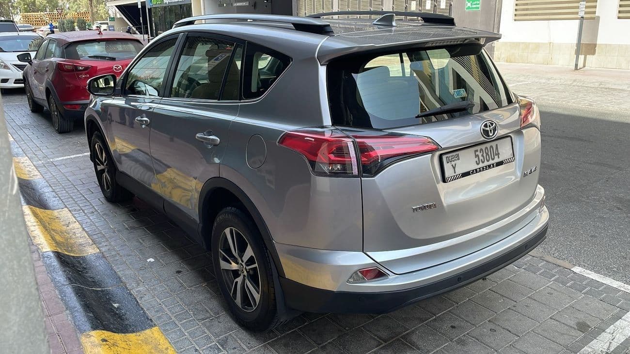 2018 Toyota RAV4 EX thumbnail 6