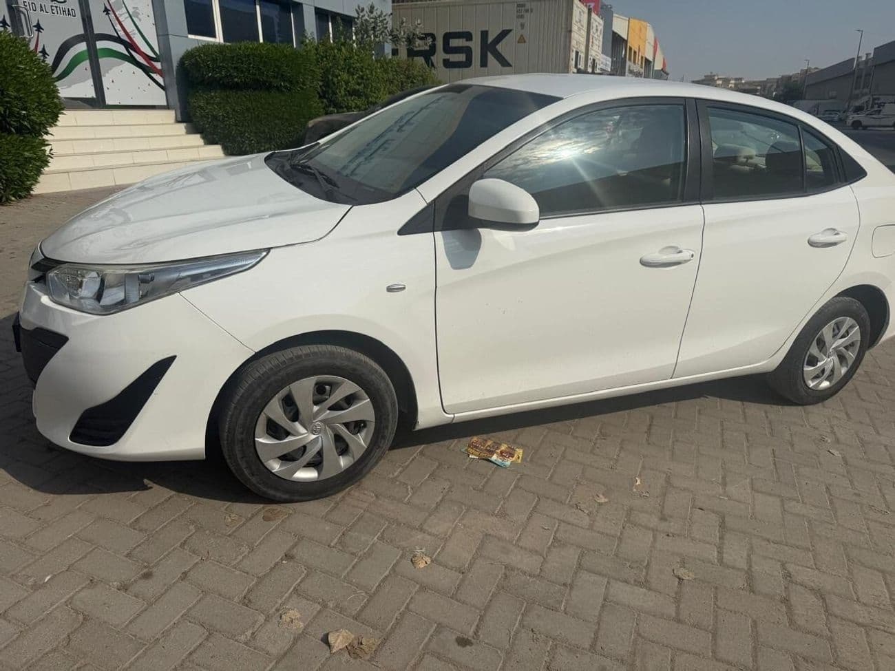 2019 Toyota Yaris SE thumbnail 2