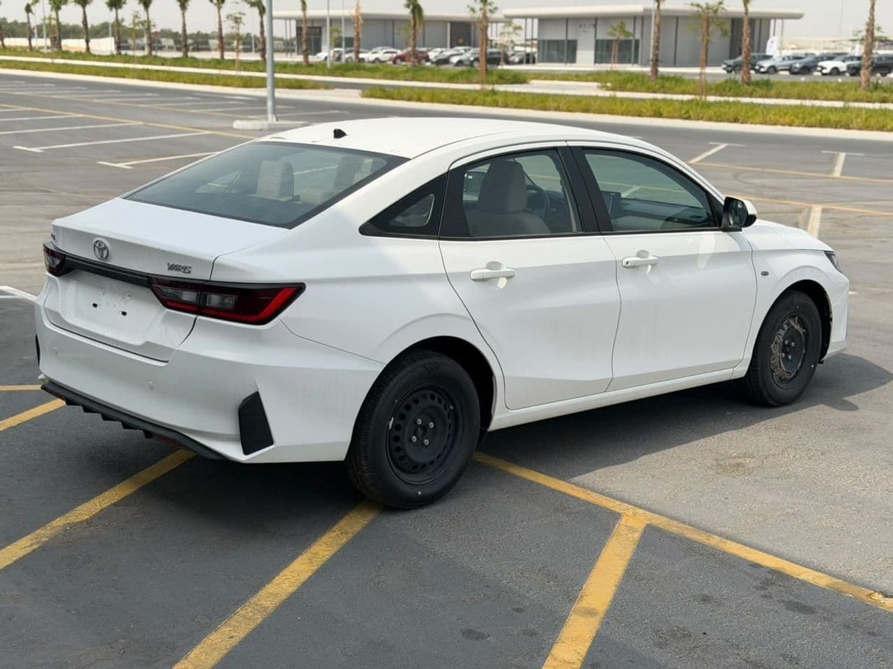 2026 Toyota Yaris E thumbnail 4