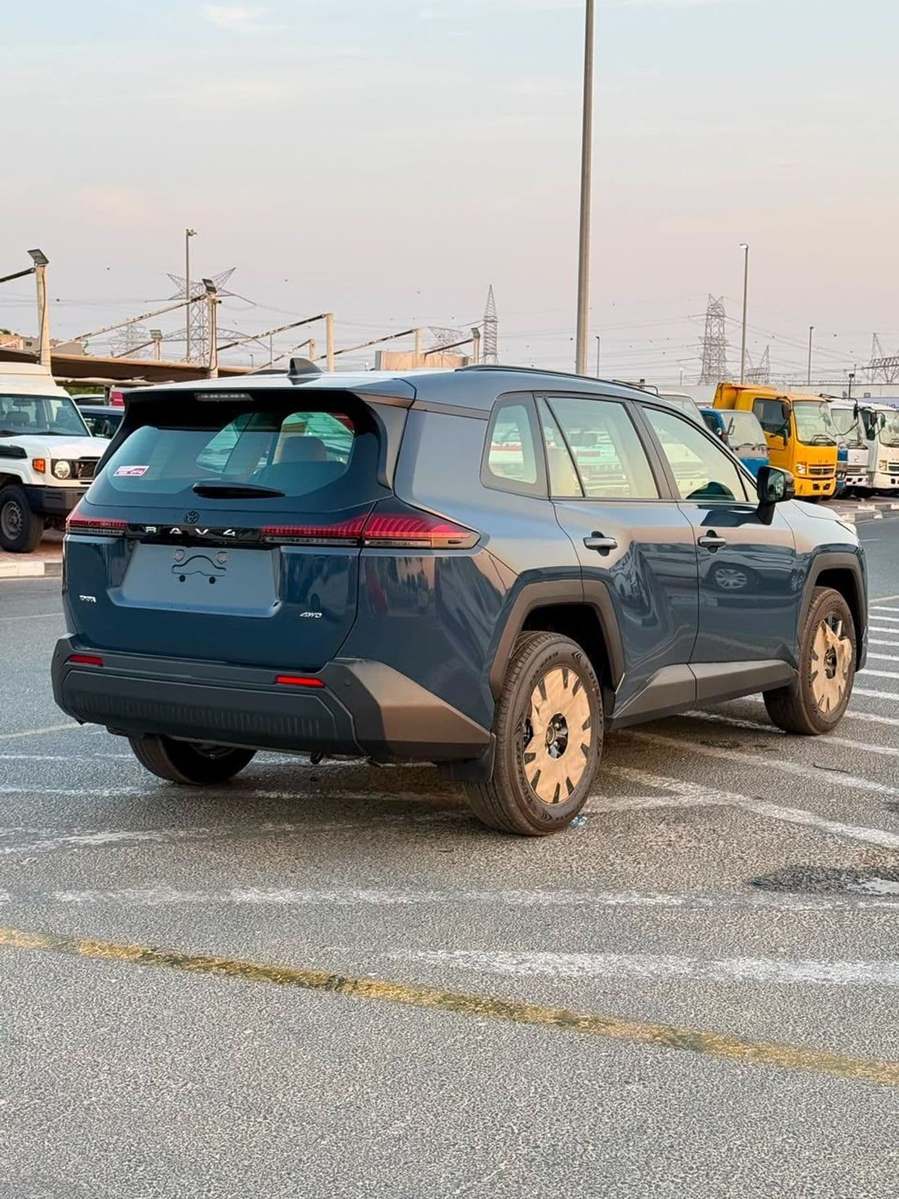 2026 Toyota RAV4 XLE thumbnail 5