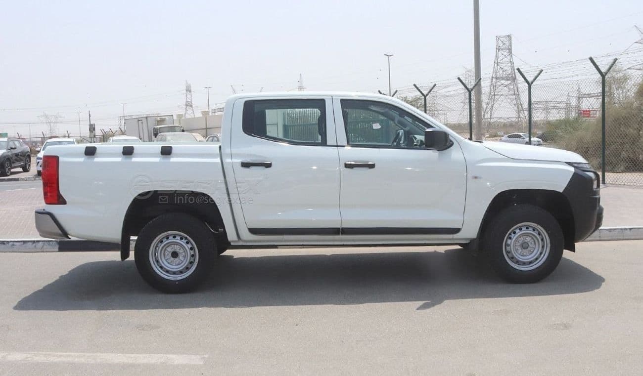 2027 Mitsubishi L200 thumbnail 3