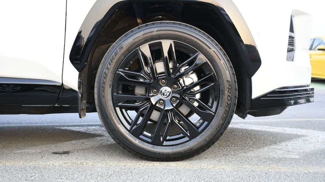 2026 Toyota RAV4 XSE HEV thumbnail 7