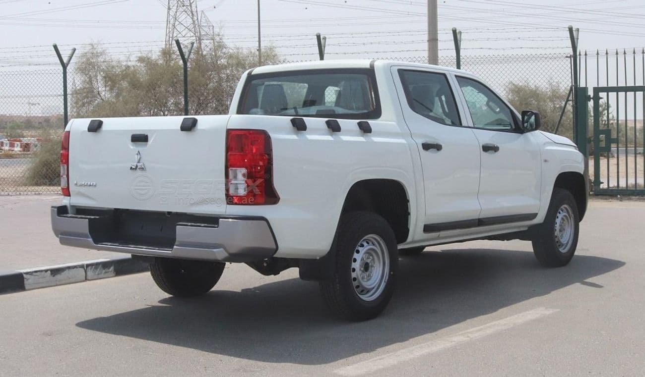 2027 Mitsubishi L200 thumbnail 4