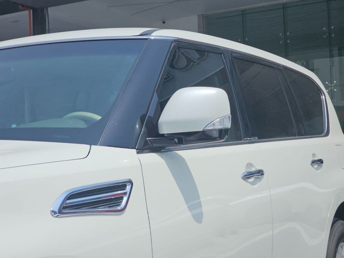 2017 Nissan Patrol SE T2 LEATHER thumbnail 3