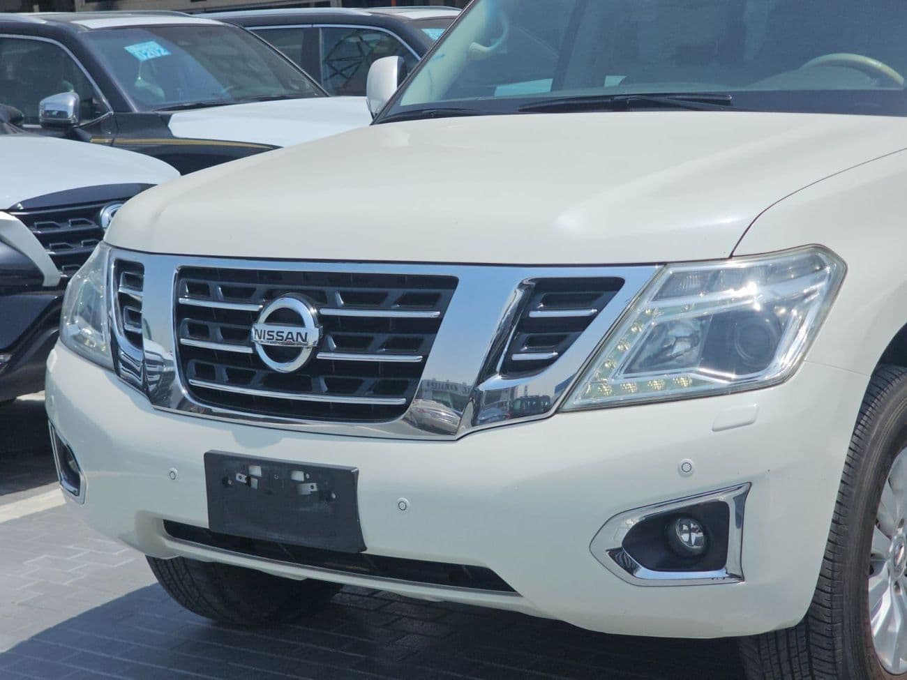 2017 Nissan Patrol SE T2 LEATHER thumbnail 2