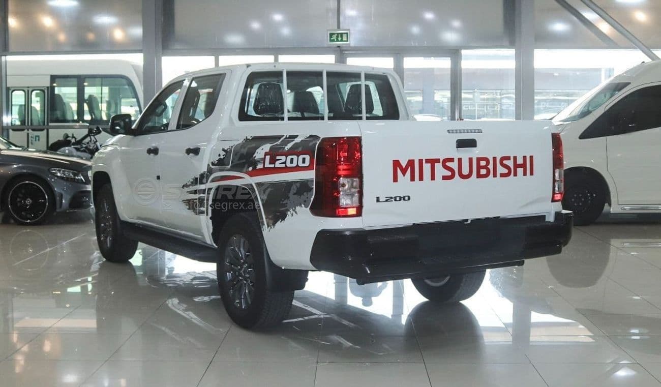 2027 Mitsubishi L200 thumbnail 4