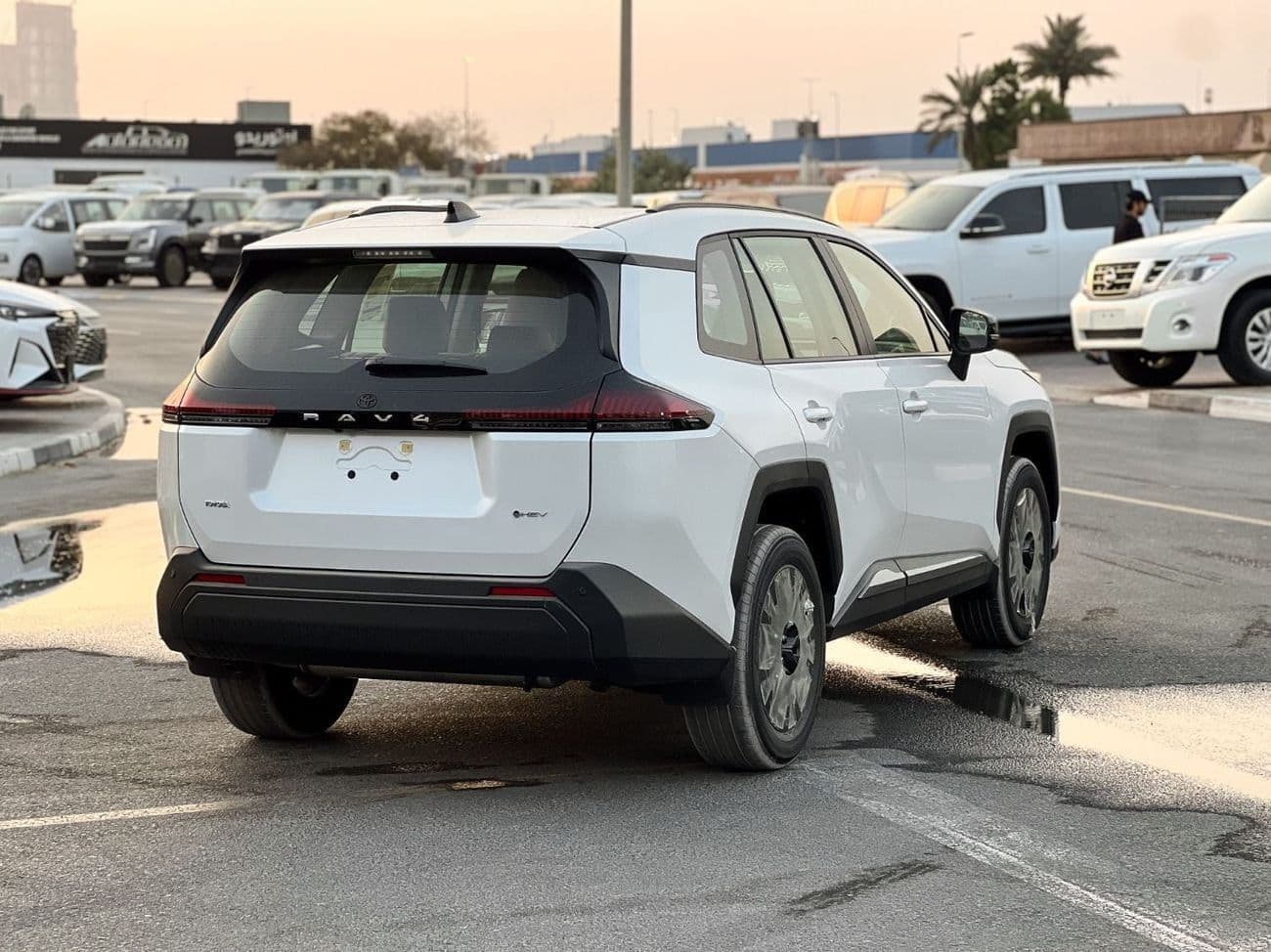 2026 Toyota RAV4 XLE HEV thumbnail 4
