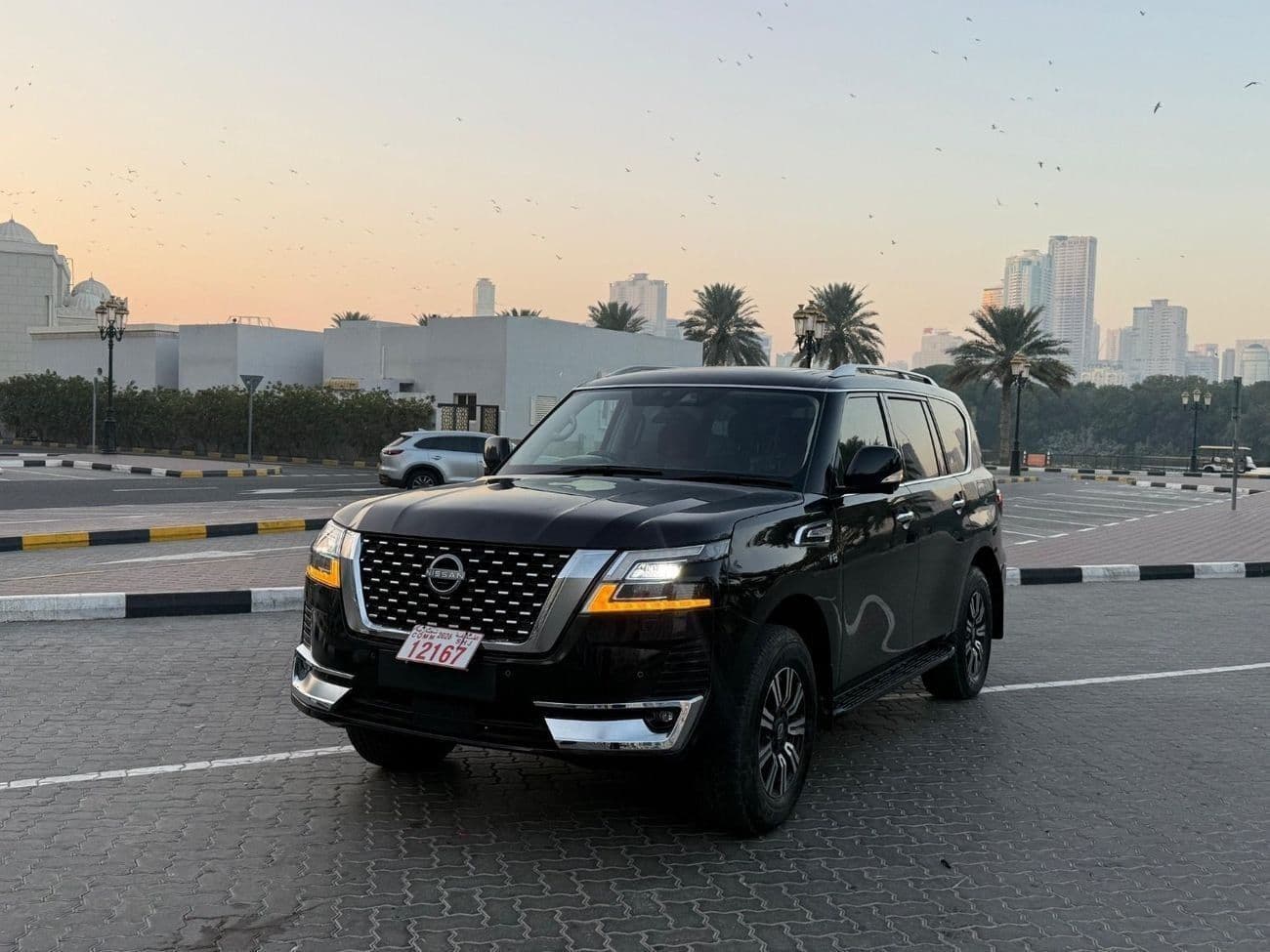 2023 Nissan Patrol LE TITANIUM thumbnail 4