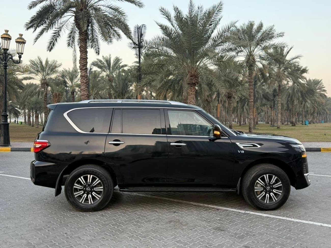 2023 Nissan Patrol LE TITANIUM thumbnail 8