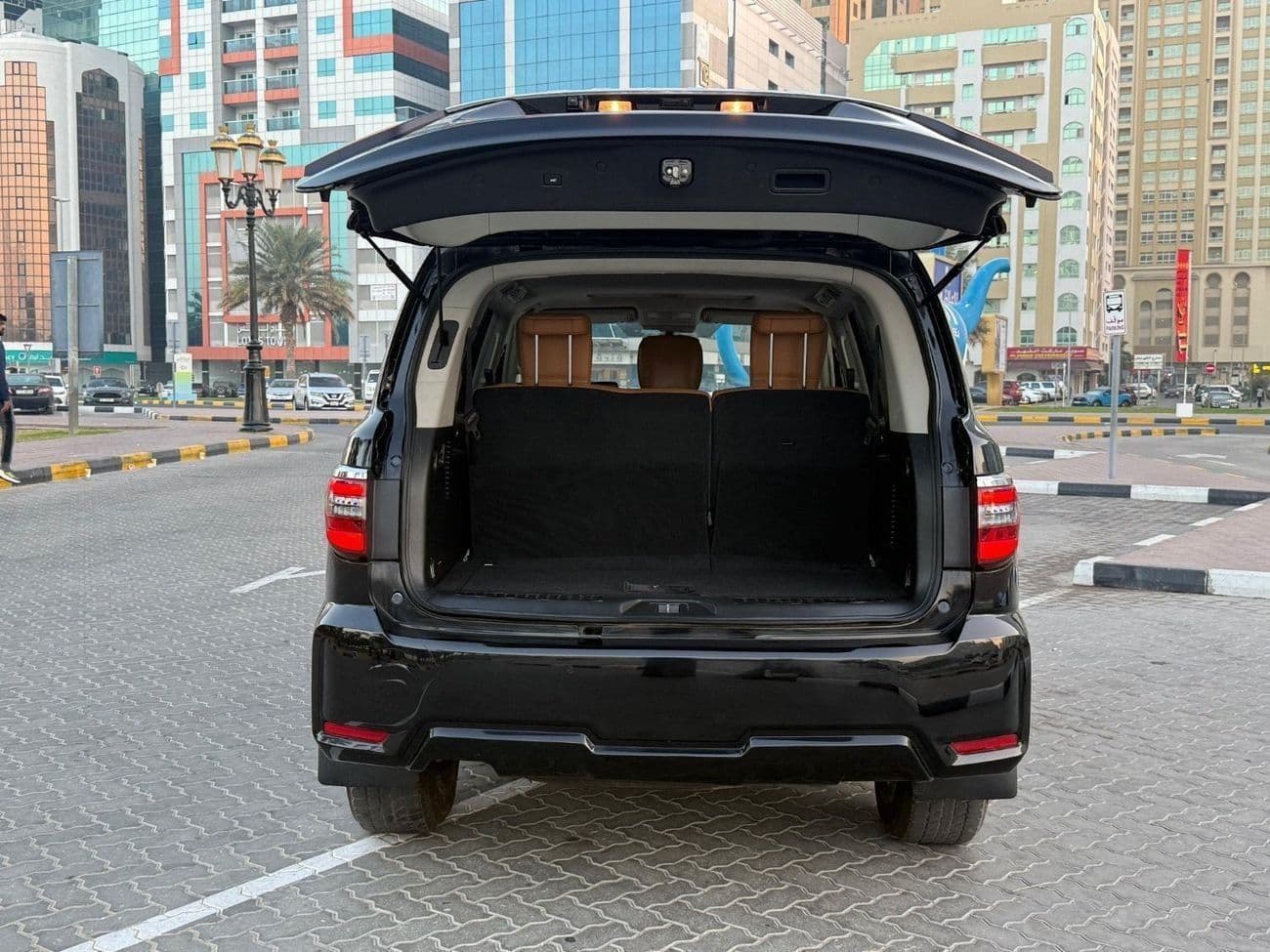 2023 Nissan Patrol LE TITANIUM thumbnail 6