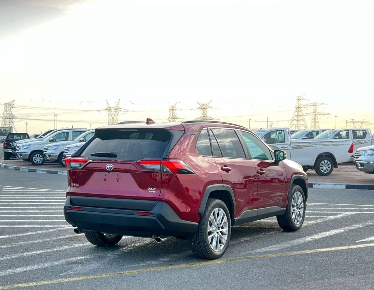 2025 Toyota RAV4 XLE thumbnail 8