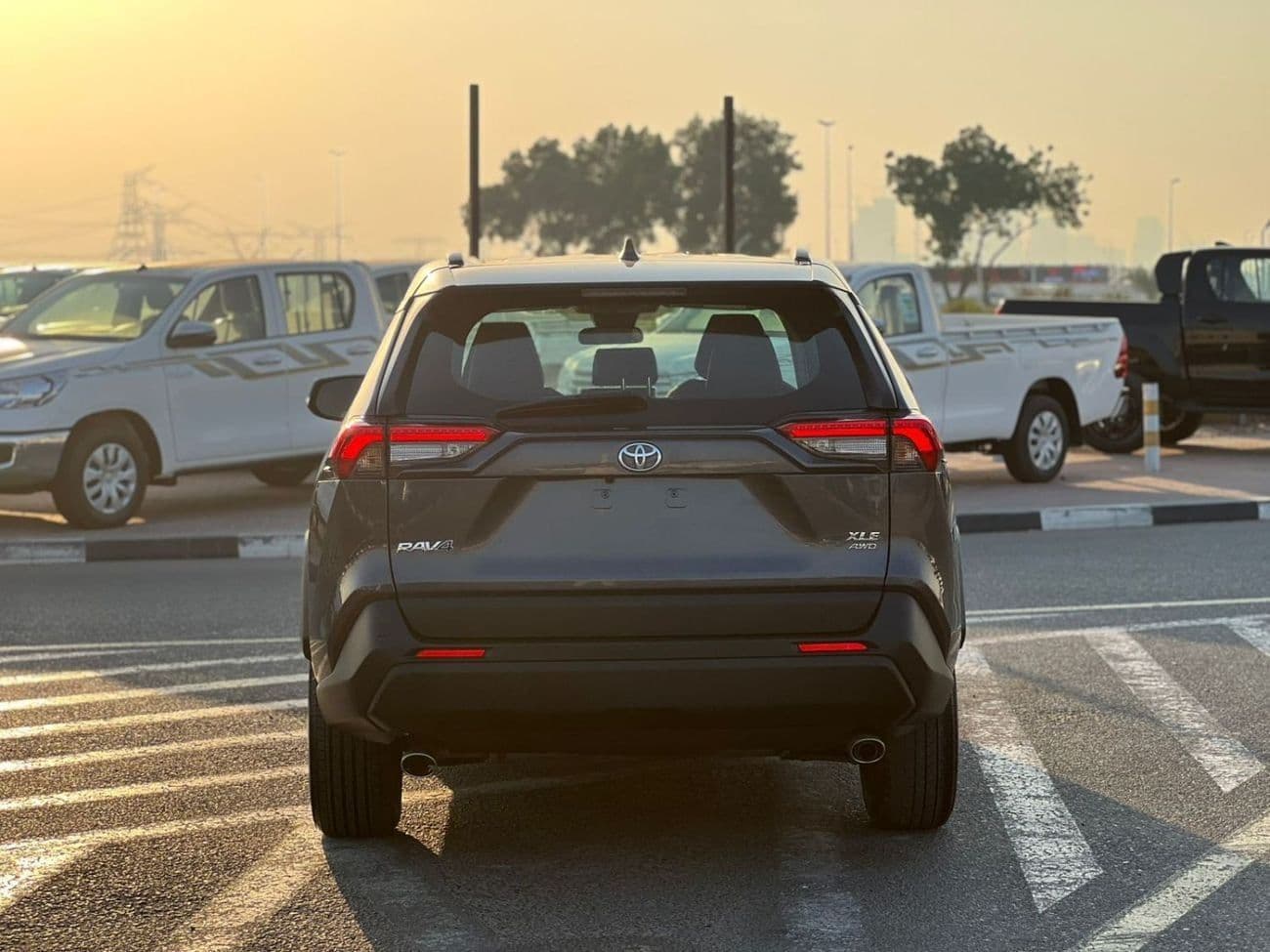 2023 Toyota RAV4 XLE thumbnail 6