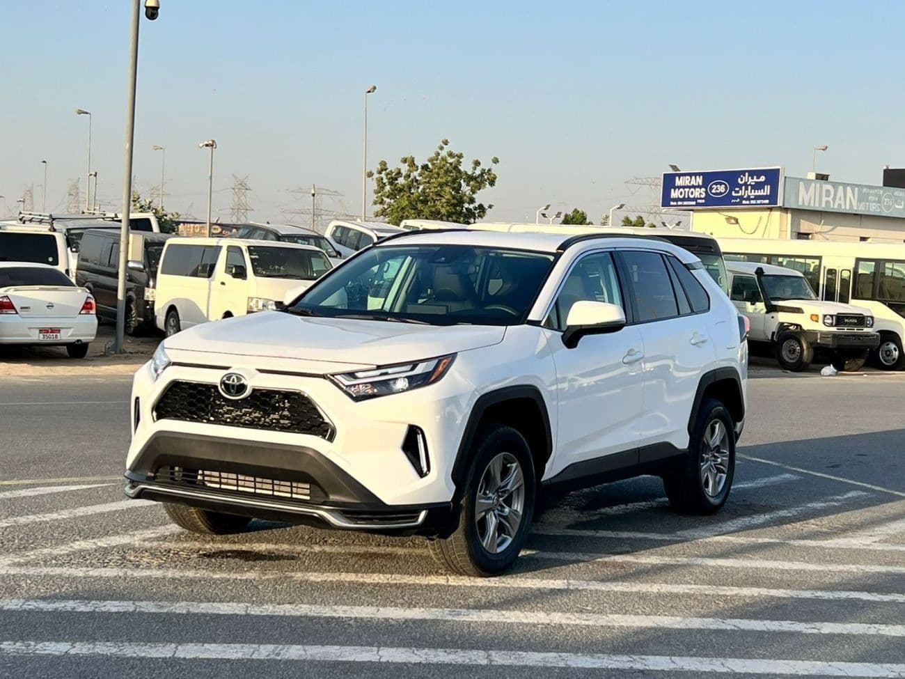 2025 Toyota RAV4 XLE thumbnail 3