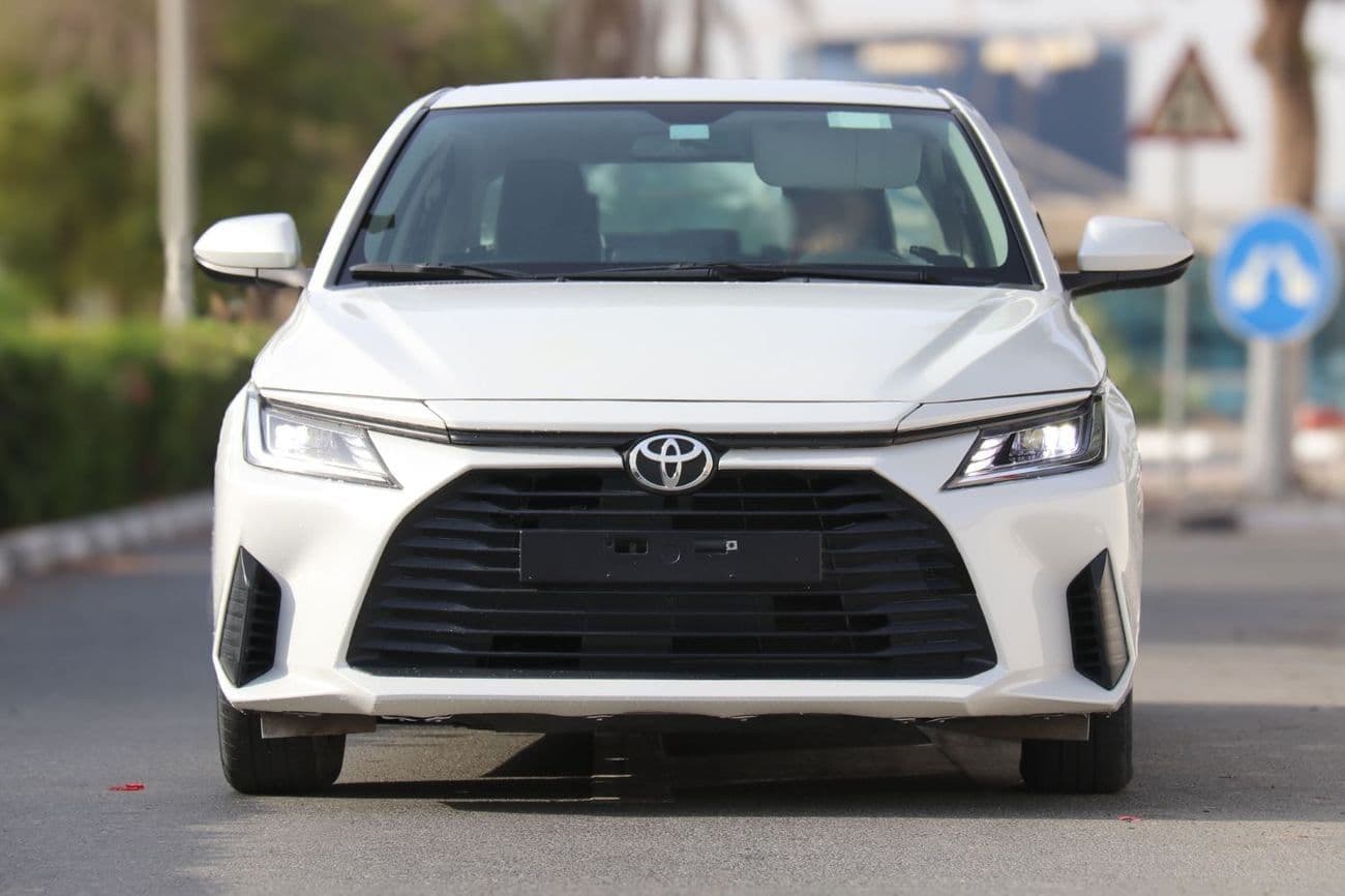 2024 Toyota Yaris E thumbnail 2