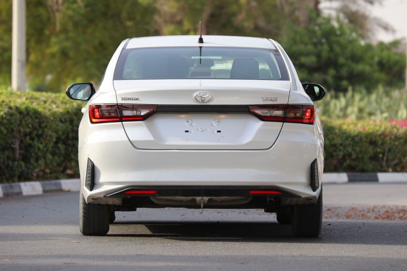 2024 Toyota Yaris E thumbnail 4